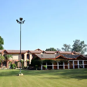 **** Resort Ashok Country India